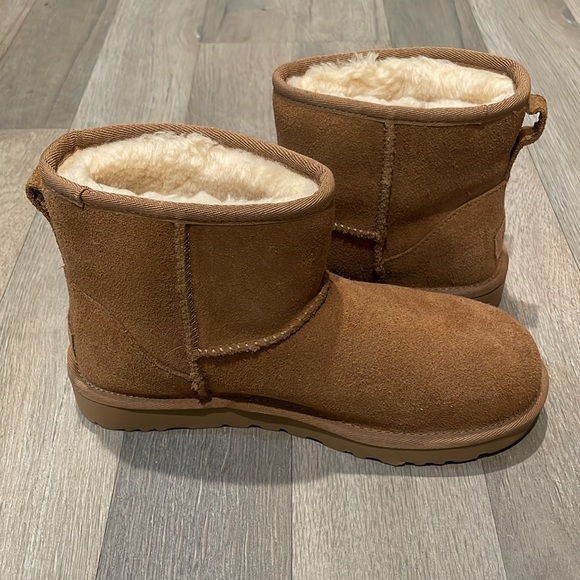 UGG Australia Classic Mini Rubber Logo Chestnut Boots - Picture 11 of 16